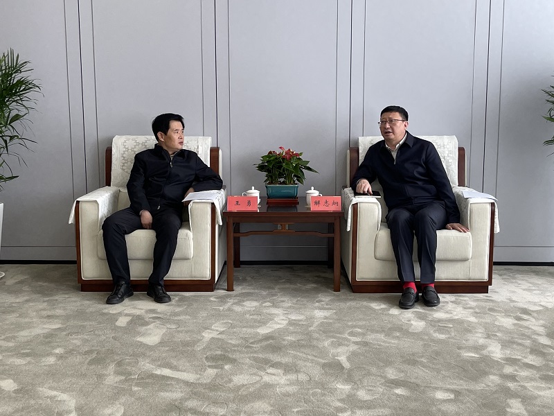 3月19日 公司黨委副書記、總裁解志炯拜會(huì)寶雞市政府主要領(lǐng)導(dǎo).jpg