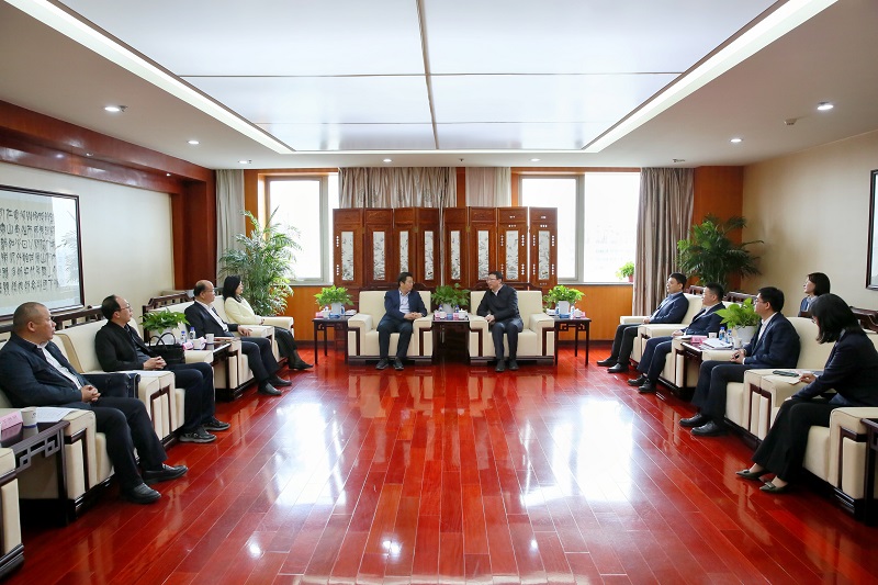 4月10日 公司黨委副書(shū)記、總裁解志炯會(huì)見(jiàn)咸陽(yáng)市副市長(zhǎng)程文杰一行.jpg
