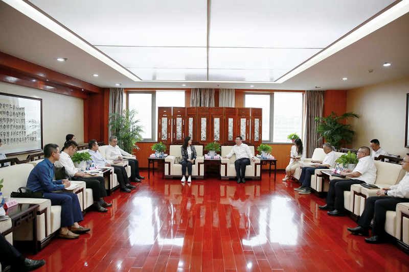 5.29公司黨委副書記、總裁解志炯會見民生銀行資產(chǎn)托管部總經(jīng)理崔巖一行.png